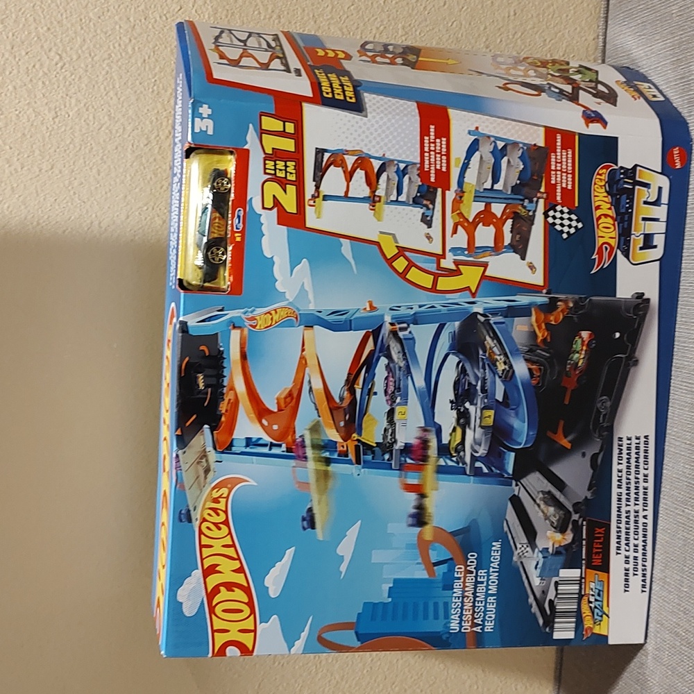 Hot Wheels 2 in 1. Brand new.